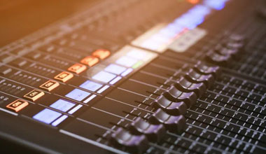 The function of a sound mixing console and precautions when selecting it